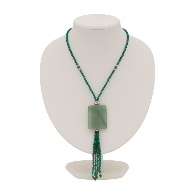 Колье на ювелирном тросике с нефритом и шпинелью