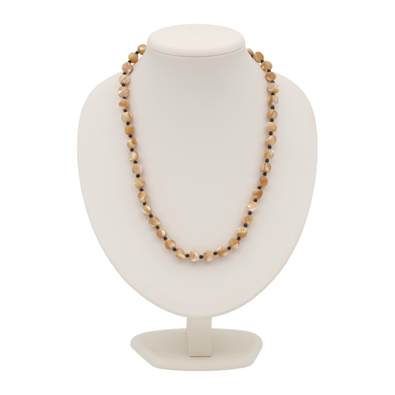 Бусы из перламутра со шпинелью