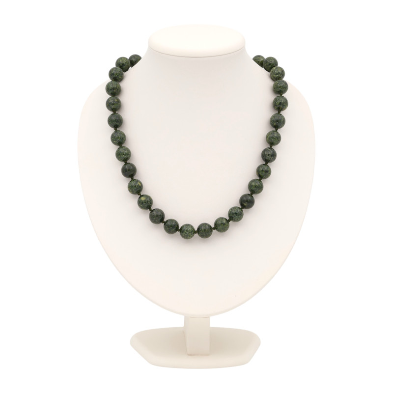 Бусы из змеевика