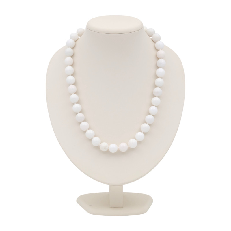 Бусы из белого агата