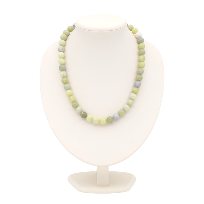 Бусы из нефрита