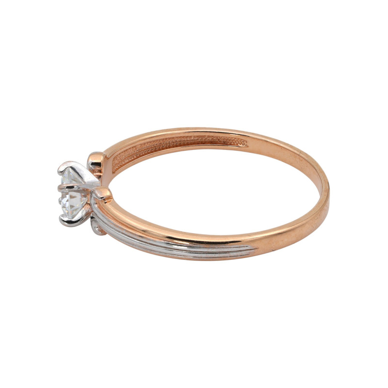 Серебряное кольцо с муассанитом