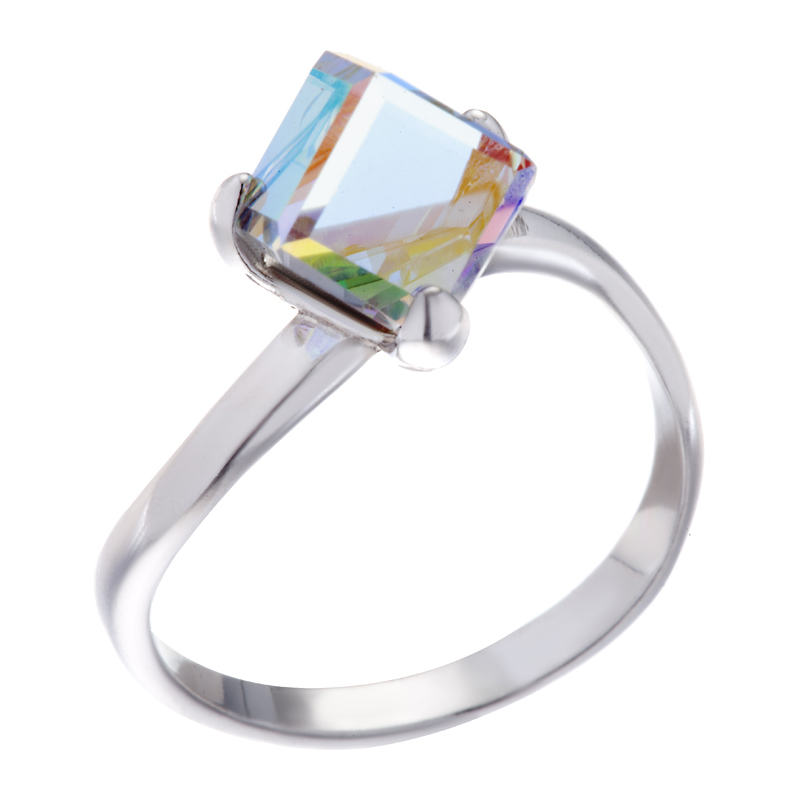 Кольцо с ювелирным кристаллом