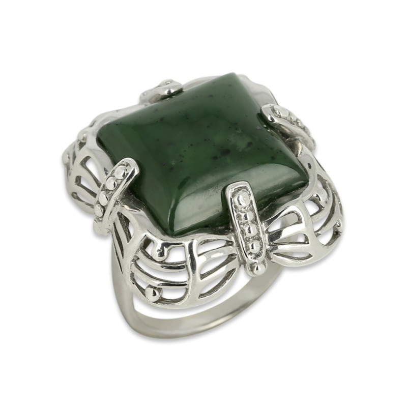 Кольцо с нефритом