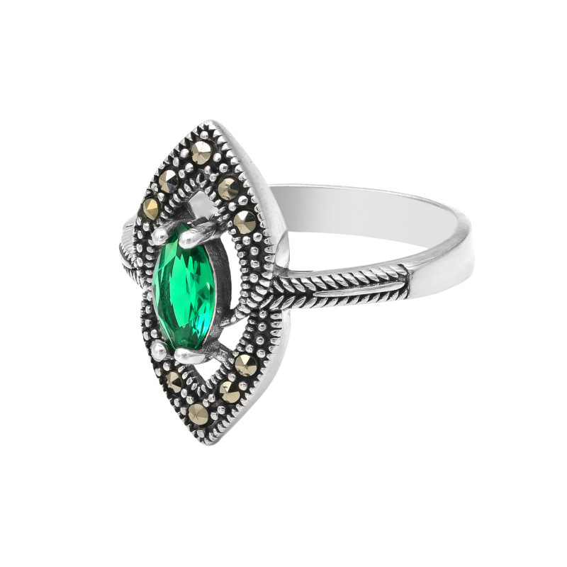 Кольцо с выращенным изумрудом и марказитами