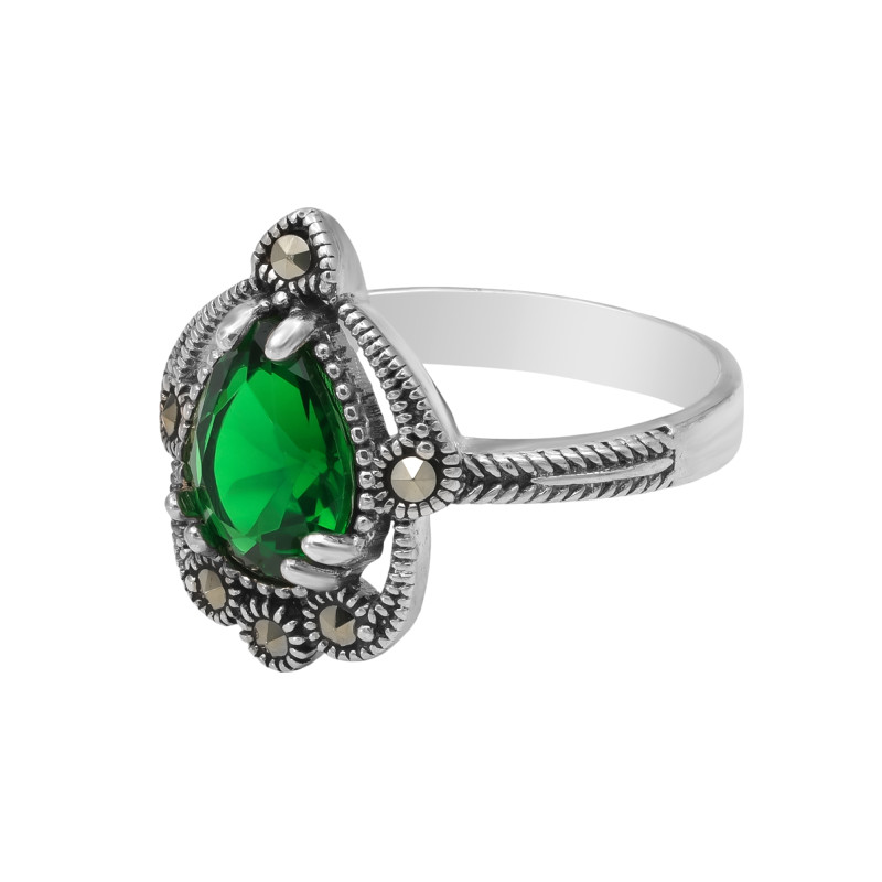 Кольцо с выращенным изумрудом и марказитами