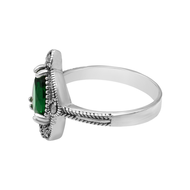 Кольцо с выращенным изумрудом и марказитами