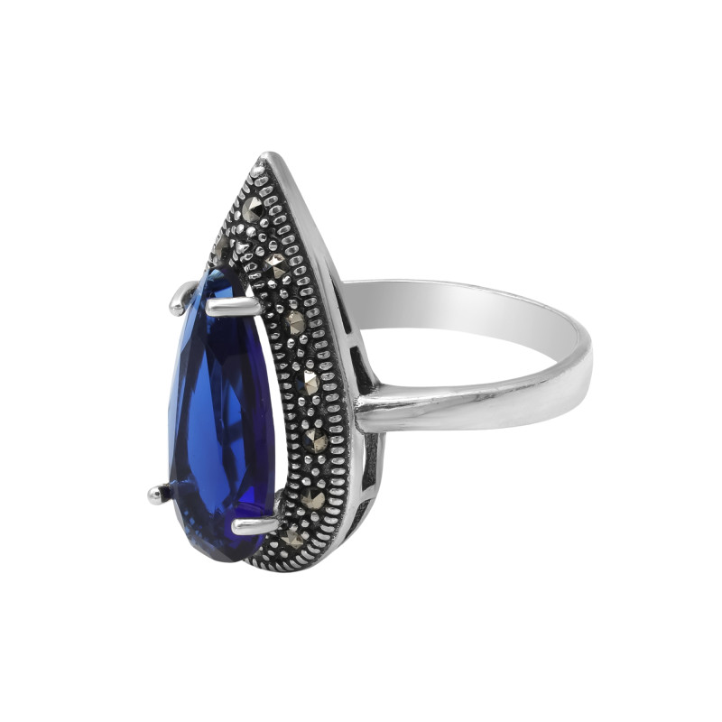 Кольцо с выращенным сапфиром и марказитами