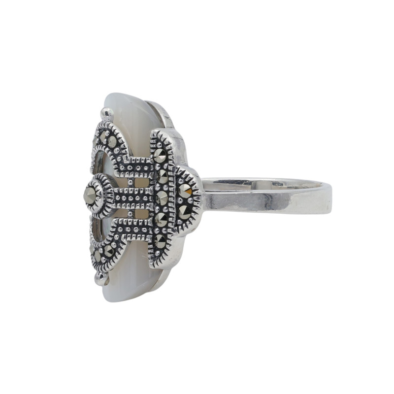 Серебряное кольцо с марказитом и перламутром