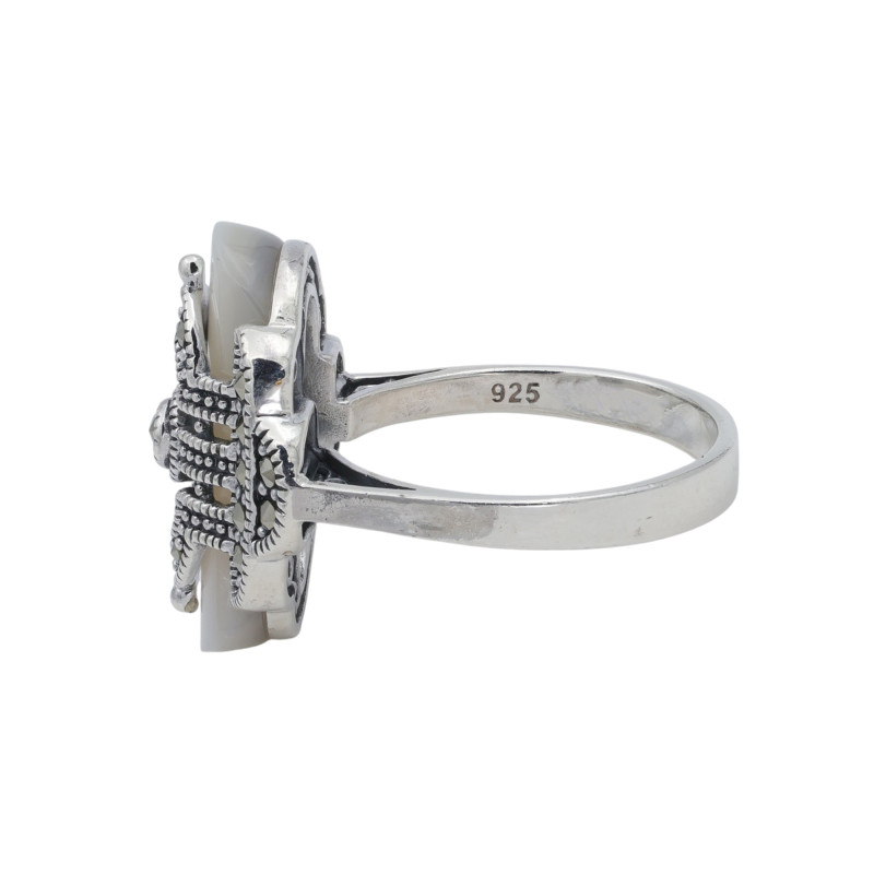 Серебряное кольцо с марказитом и перламутром