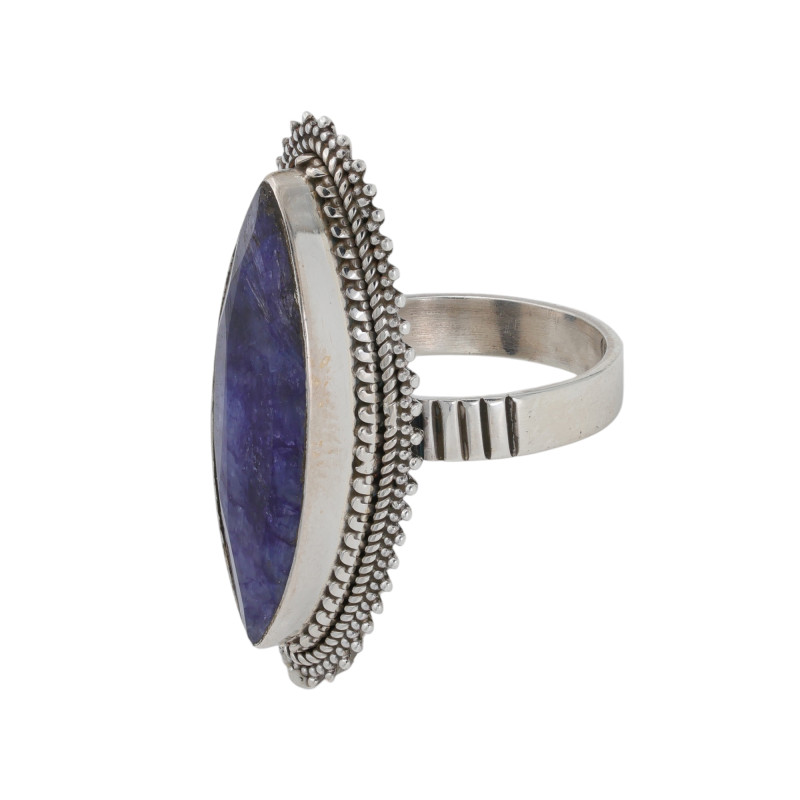 Серебряное кольцо с сапфиром