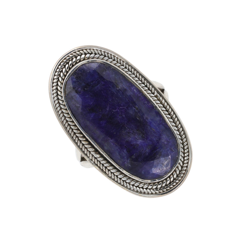 Серебряное кольцо с сапфиром