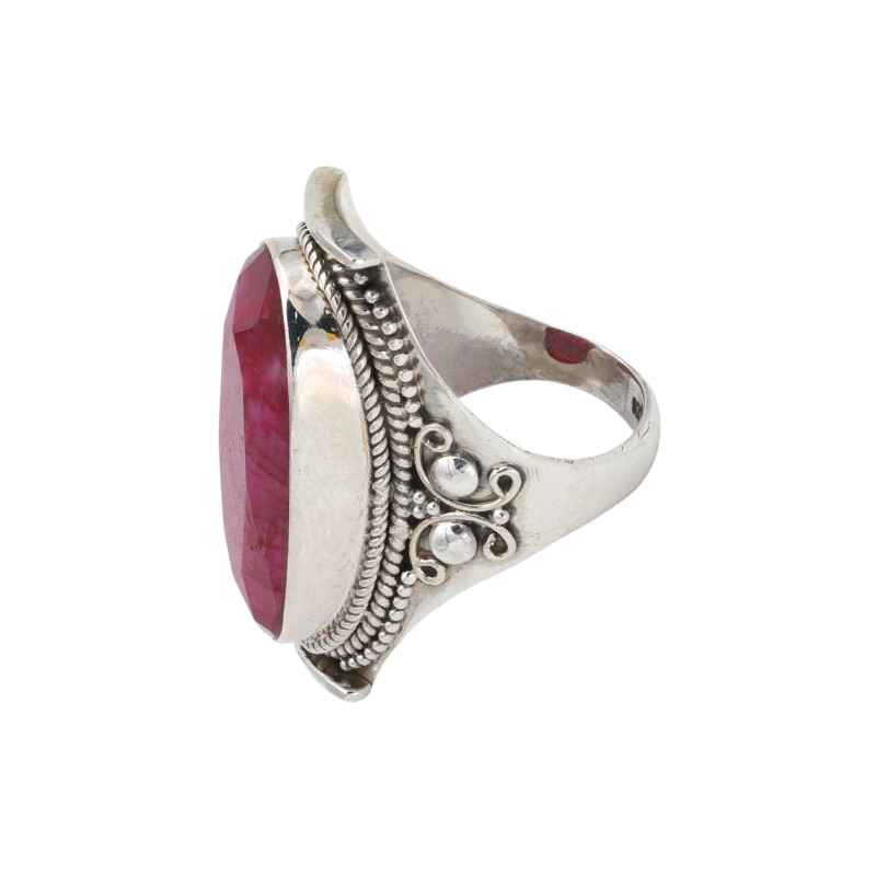 Серебряное кольцо с рубином