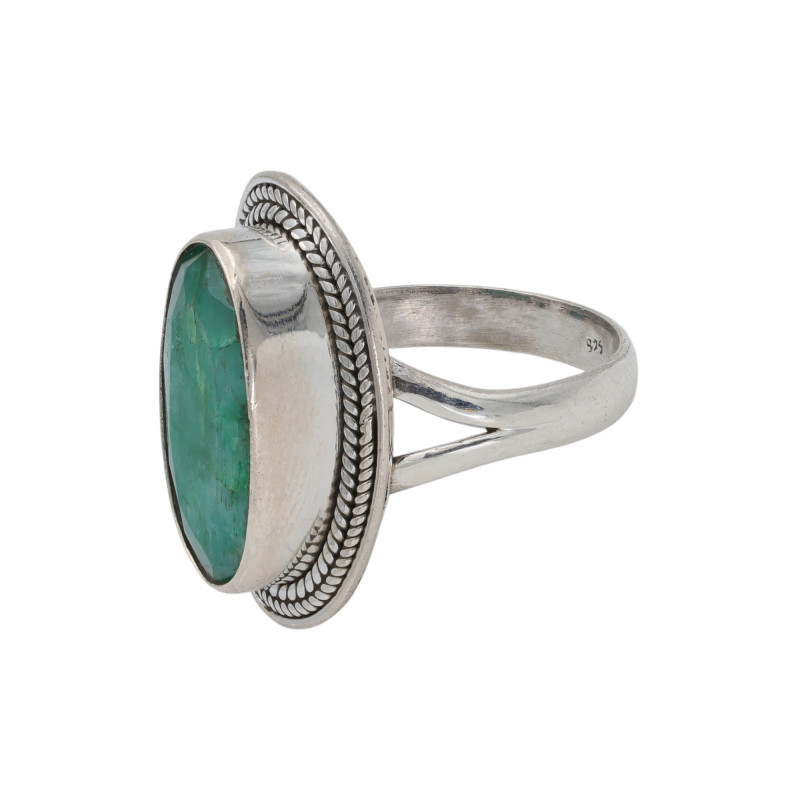Кольцо из серебра с изумрудом
