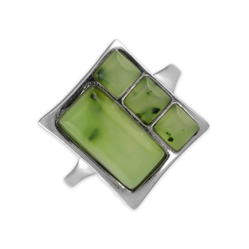 Кольцо серебряное с нефритом