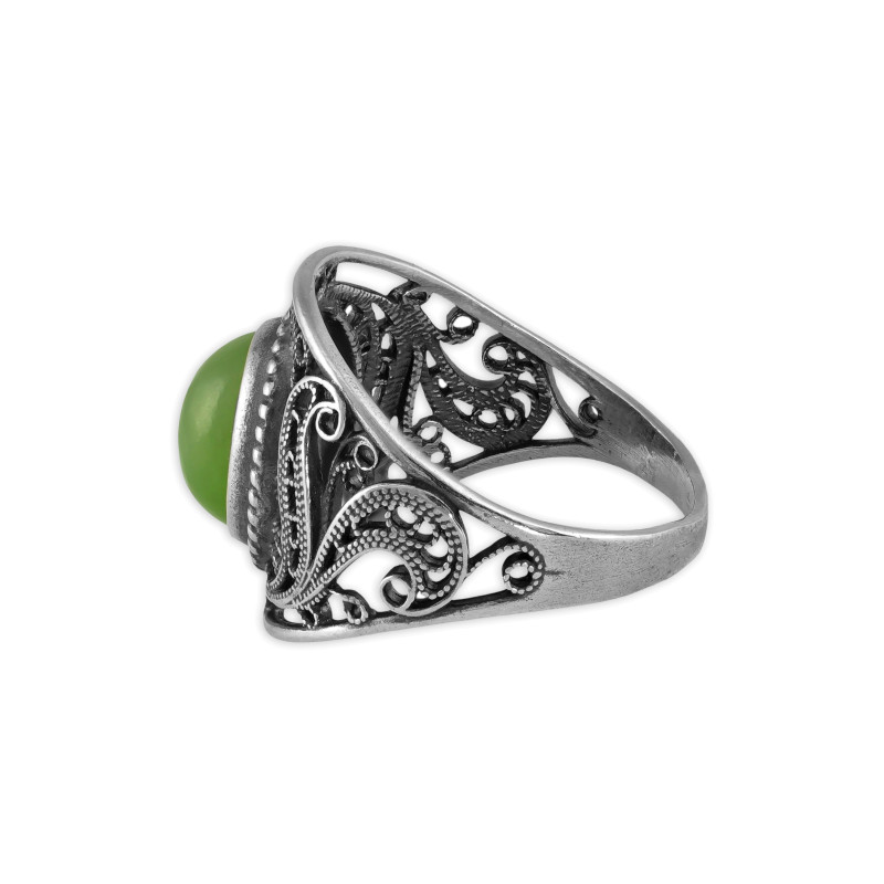 Серебряное кольцо с натуральным нефритом