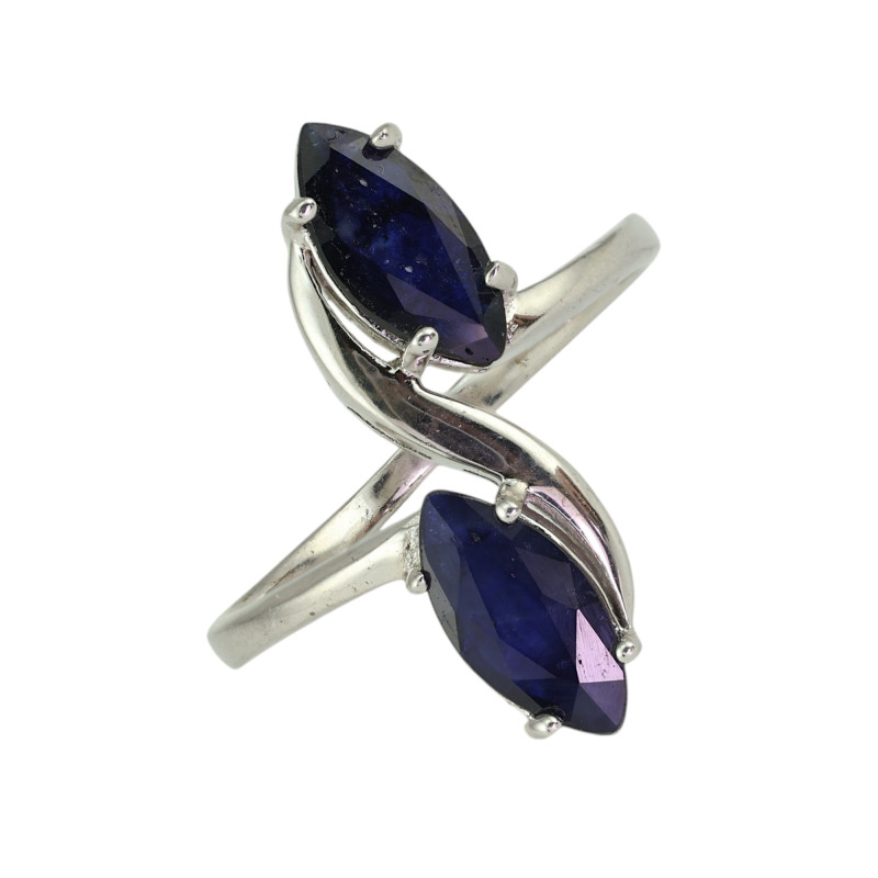 Серебряное кольцо с сапфирами